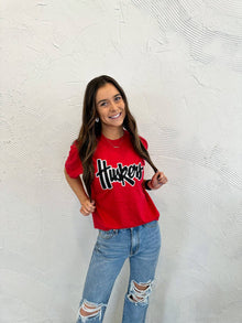  BLACK/ WHITE SPARKLE HUSKERS SCRIPT - RED TEE